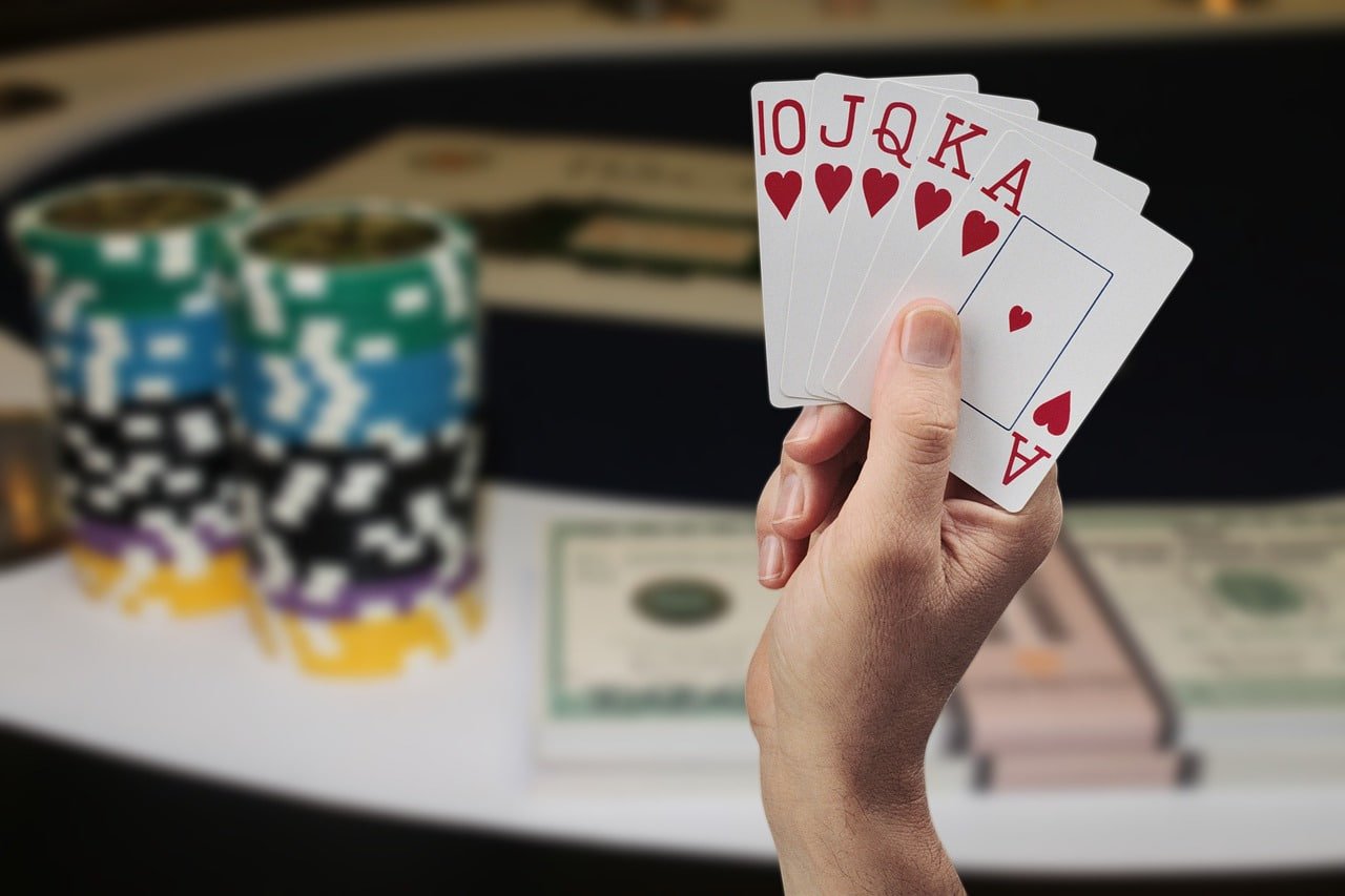 Người chơi Việt Nam trải nghiệm live casino cpc4 trên điện thoại vào buổi tối